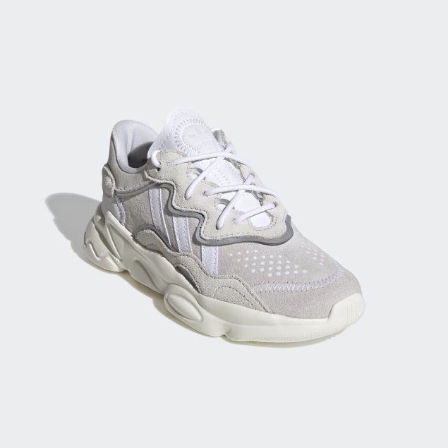 Elegantes Zapatos Adidas Ozweego Blancos