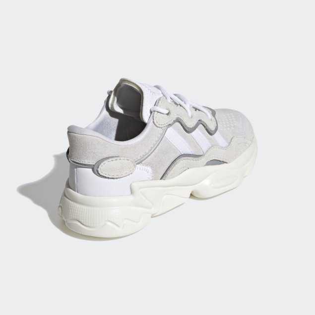 Elegantes Zapatos Adidas Ozweego Blancos
