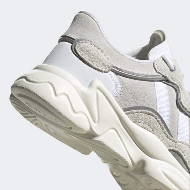 Elegantes Zapatos Adidas Ozweego Blancos