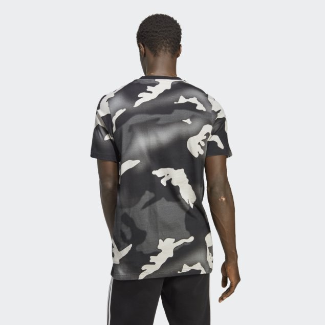 Adidas Camiseta Negra Con Estampado De Camuflaje Y Gráficos