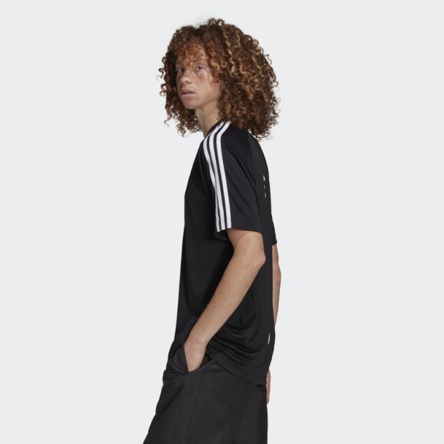 Camiseta Negra Adidas Common Memory