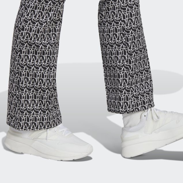 Pantalones Acampanados De Tiro Alto Con Gráfico Adidas En Toda La Prenda, Negro Intenso