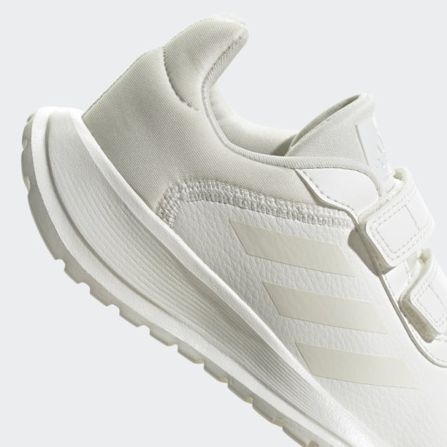 Zapatillas Adidas Tensaur Blancas Con Estilo