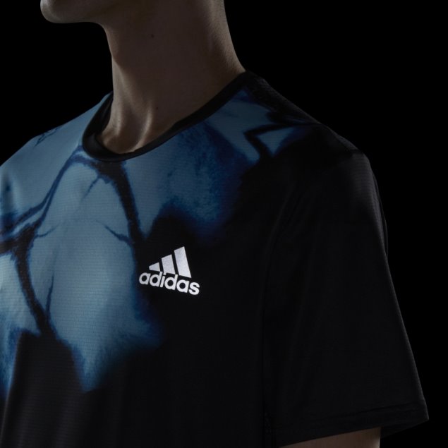 Camiseta Negra Con Gráfico Adidas Fast