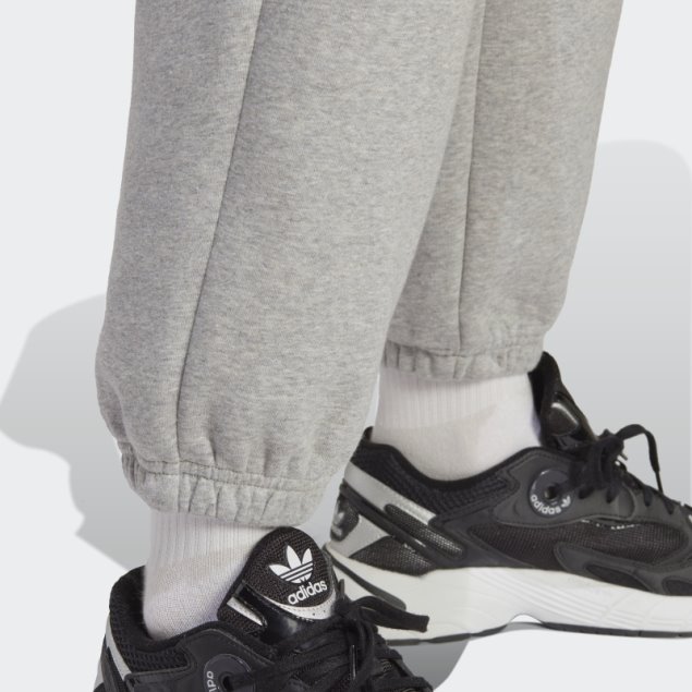 Joggers De Forro Polar Gris Medio Essentials De Adidas