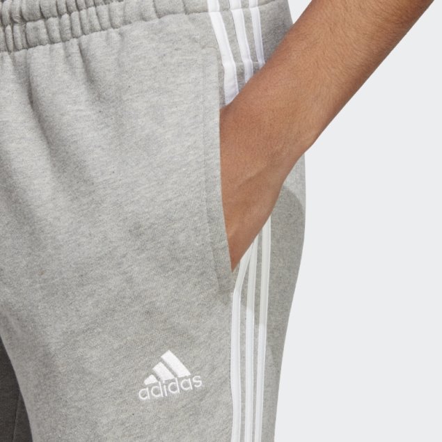 Pantalones Adidas Essentials De 3 Rayas De Felpa Francesa Con Puños En Gris Medio