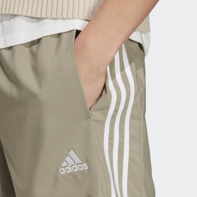 Pantalón Corto Adidas Aeroready Essentials Chelsea 3 Rayas Plata Guijarro