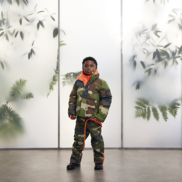 Chamarra Acolchada De Nailon Ligero Adidas Aop Camo