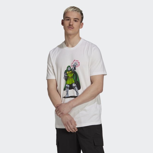 Camiseta Adidas Blanca Con Gráfico De Disney