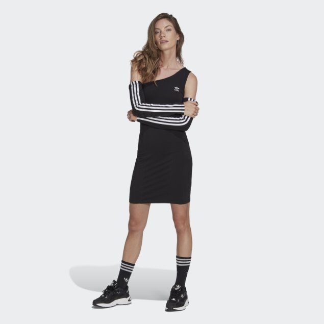 Vestido Negro De Manga Larga Con Abertura En El Centro Del Escenario Adidas