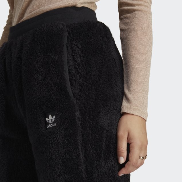Pantalón Adidas Essentials+ Fluffy Teddy Negro