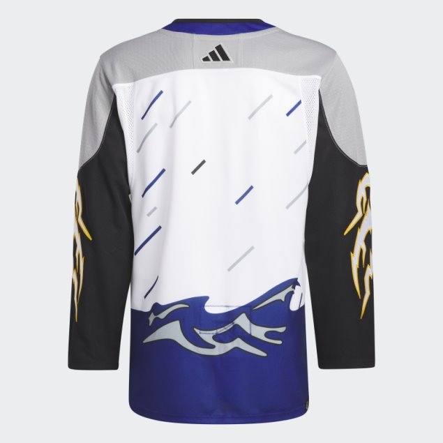 Camiseta Adidas Blanca Con La Marca Retro Inversa Auténtica Relámpago