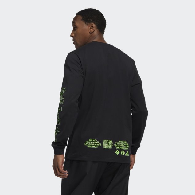 Camiseta Negra Con Gráfico Adidas Trae