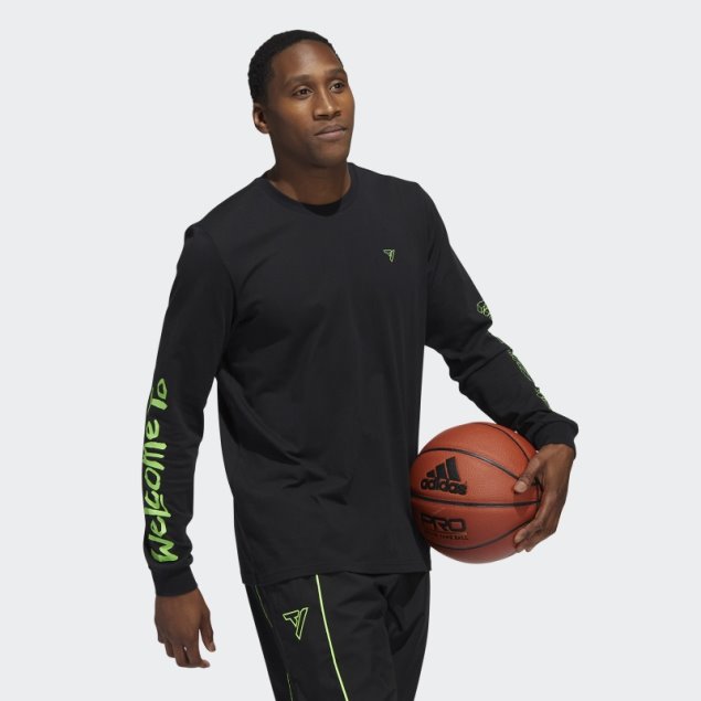 Camiseta Negra Con Gráfico Adidas Trae