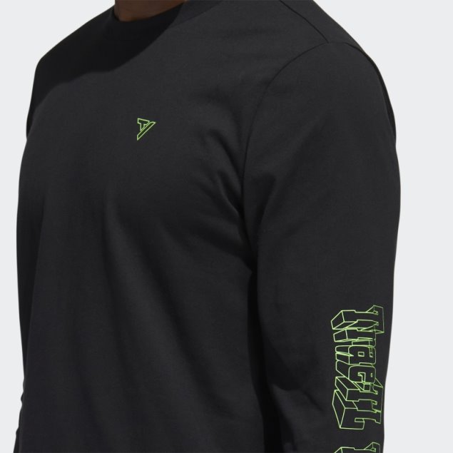 Camiseta Negra Con Gráfico Adidas Trae