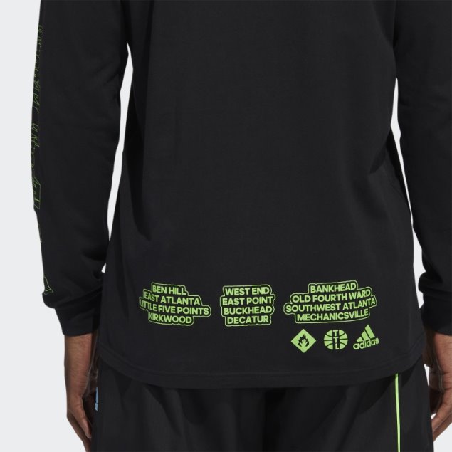 Camiseta Negra Con Gráfico Adidas Trae