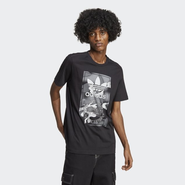 Camiseta Negra Con Gráficos De Camuflaje Y Lengüeta De Adidas