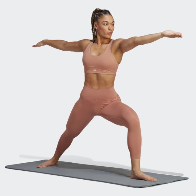 Elegante Sujetador De Sujeción Media Clay Coreflow Luxe Studio Adidas