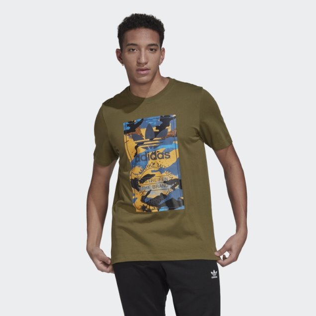 Camiseta Con Gráfico De Camuflaje Adidas Oliva