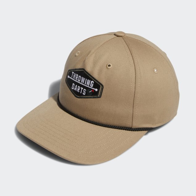 Gorra De Cáñamo Adidas Para Jóvenes Lanzando Dardos
