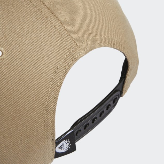 Gorra De Cáñamo Adidas Para Jóvenes Lanzando Dardos