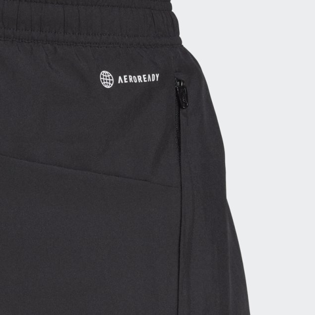 Adidas Shorts Negros Diseñados Para Mover El Logo