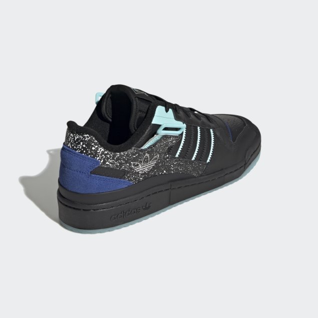 Zapatos De Exhibición Del Foro Bajo Negro Adidas