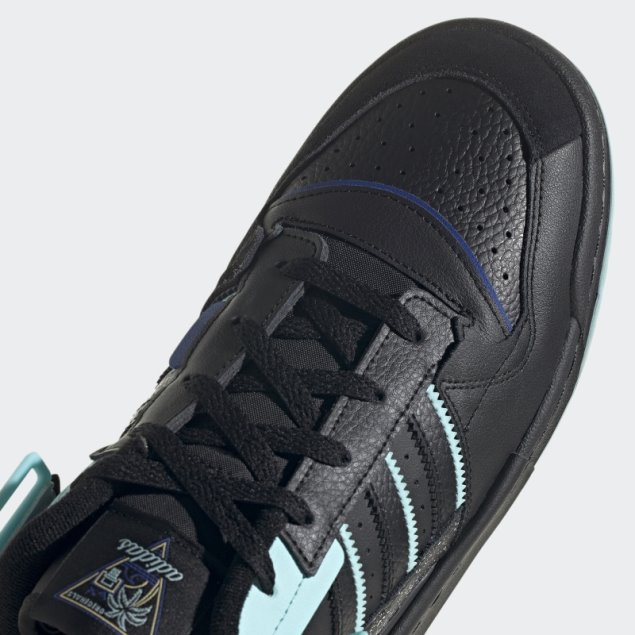 Zapatos De Exhibición Del Foro Bajo Negro Adidas