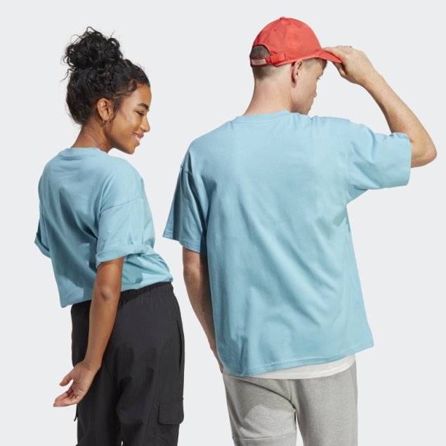 Camiseta Adidas Azul Con Gráfico