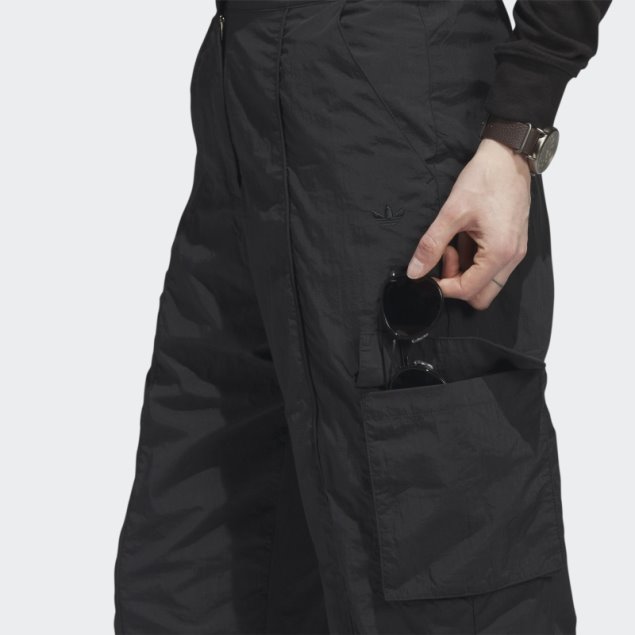 Pantalón De Chándal Premium Essentials Nylon Cargo Negro Adidas