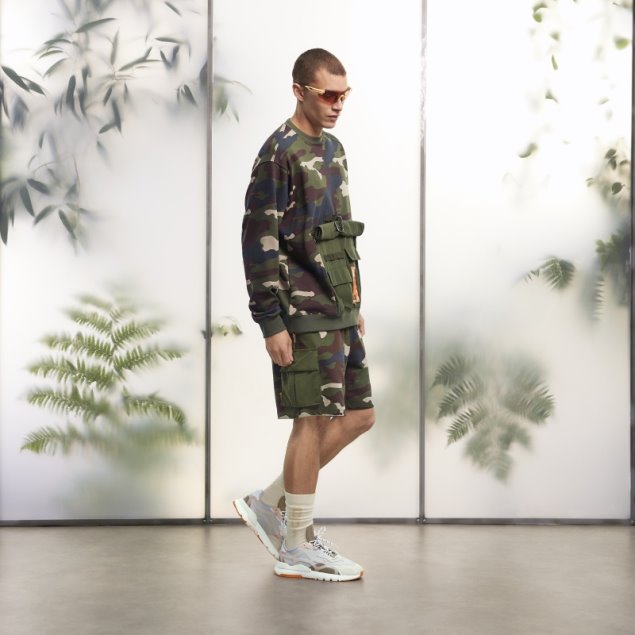 Sudadera Con Cuello Redondo Y Bolsillo De Canguro Con Estampado De Camuflaje De Adidas (todos Los Géneros)