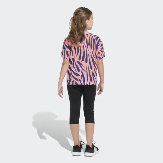 Adidas Camiseta Roja Con Estampado De Logo En Toda La Prenda