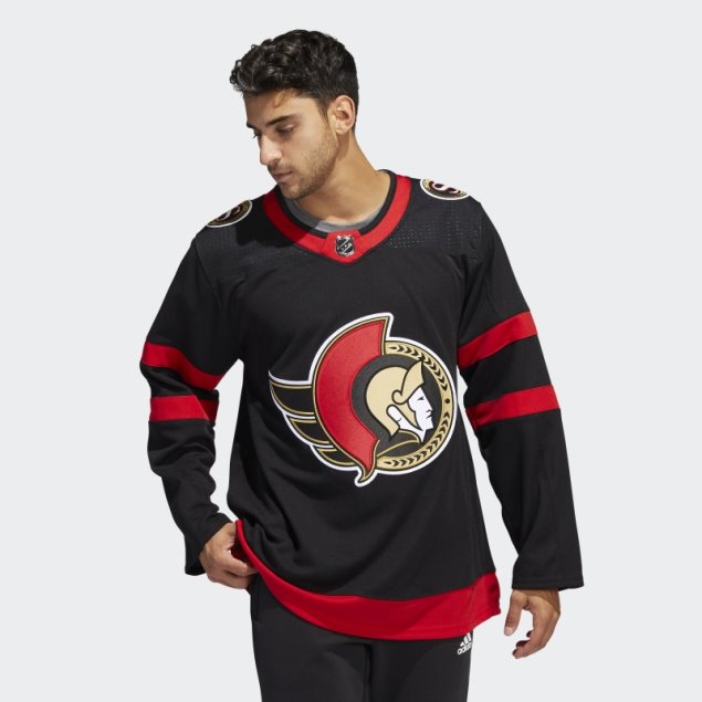 Camiseta Negra De La Casa De Los Senadores Auténtica Adidas