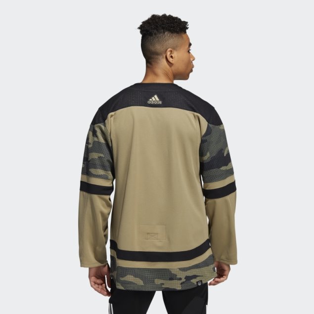 Camiseta Adidas Maple Leafs Camo Orbit Verde