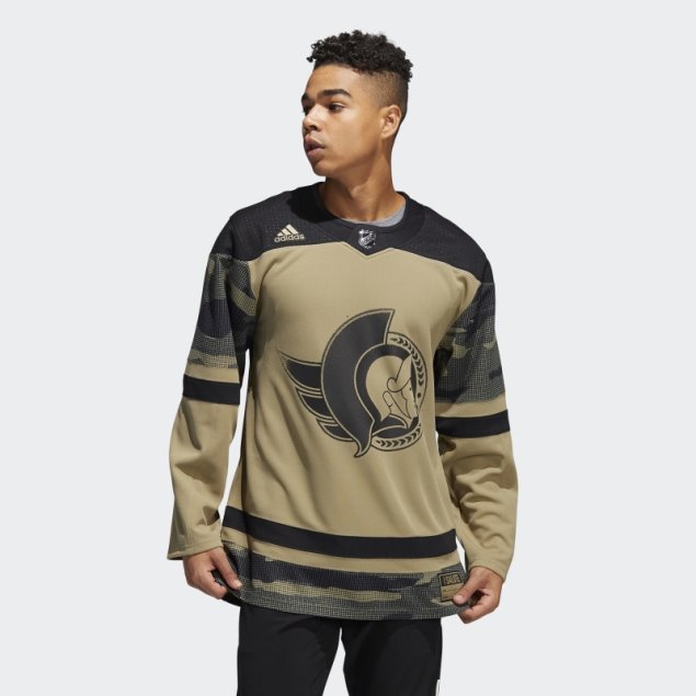 Camiseta Verde Orbit Camo De Los Senadores Adidas