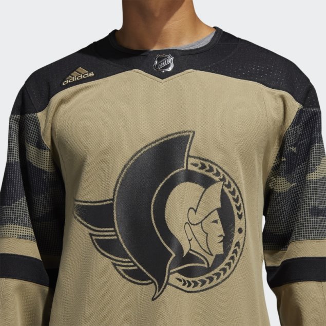 Camiseta Verde Orbit Camo De Los Senadores Adidas