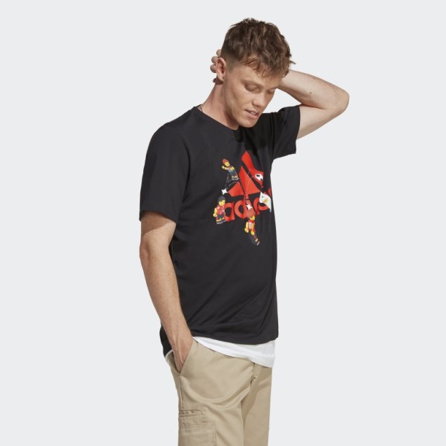 Camiseta Adidas X Lego Soccer Badge Of Sport Graphic Hot Black