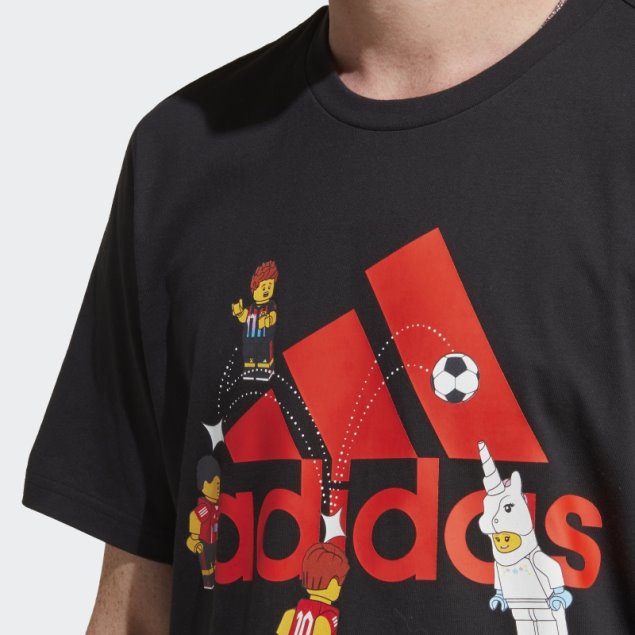 Camiseta Adidas X Lego Soccer Badge Of Sport Graphic Hot Black