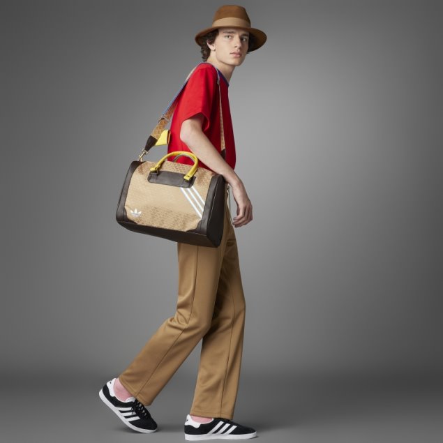 Adidas Camiseta Escarlata Adicolor Años 70 Con Trébol Grande