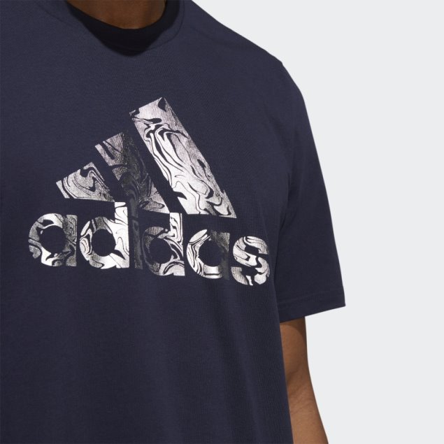 Camiseta Con Gráfico De La Insignia Del Deporte De Lámina Líquida Tinta Adidas