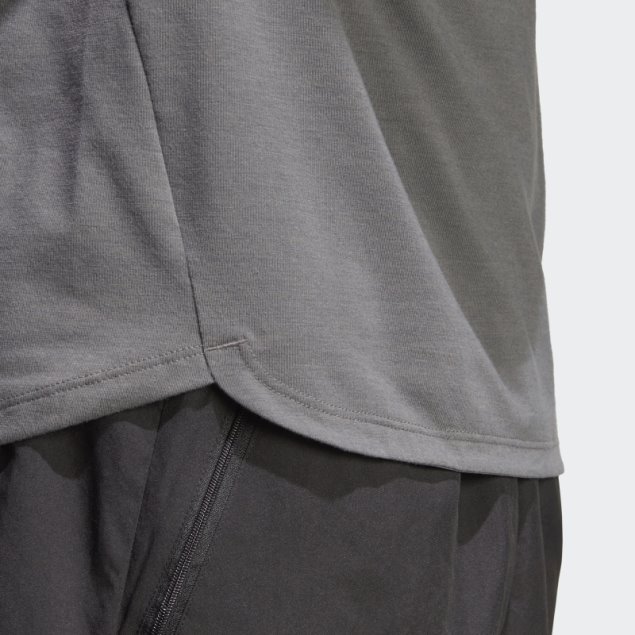 Adidas Gris Diseñada Para Camiseta De Entrenamiento