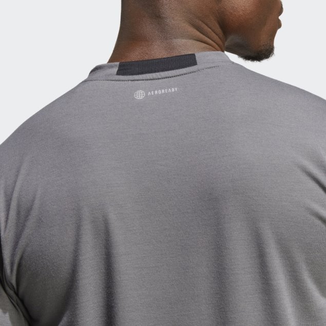 Adidas Gris Diseñada Para Camiseta De Entrenamiento
